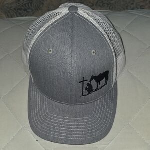 Richardson Gray and White Trucker Hat‎